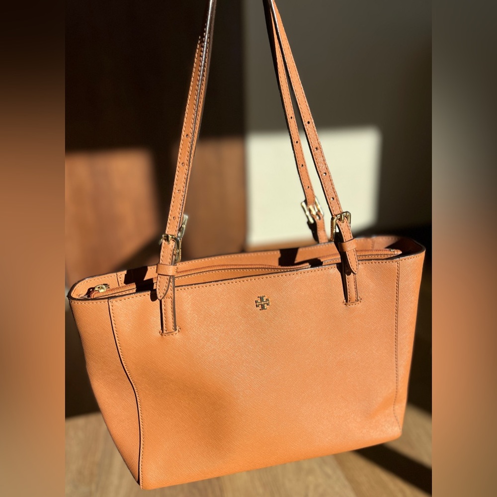 Tory Burch Small Robinson Tote - light brown - Picture 3 of 11